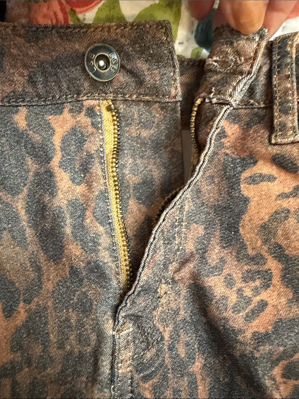 🐆🐆🐆BOGOHO🐆🐆🐆L&B Leopard-Print Jean Shorts in Brown and Black-8 - Picture 10 of 10